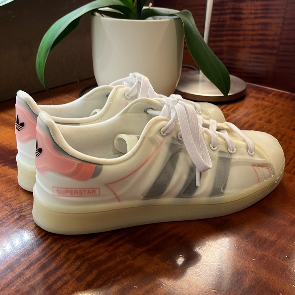 Adidas Superstar Future Shell Big Kids Size 6.5 - Equivalent to a Women’s Size 8